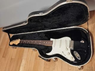 Fender black strato japan 1995 LEFTHAND