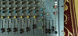 ΠΩΛΕΙΤΕ   ΚΟΝΣΟΛΑ  Soundcraft B 100  bro