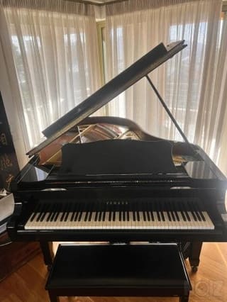 Πιανο  Yamaha C5