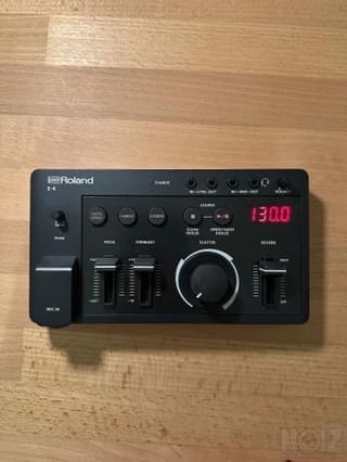 Roland Aira Compact E-4