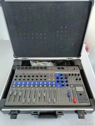 Zoom LiveTrak L-12