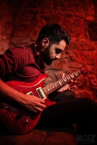 Μαθήματα ηλεκτρικής και ακουστικής κιθάρ