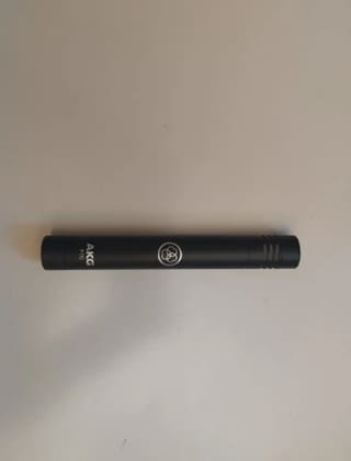 AKG p170