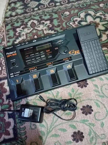 Roland GR-33 guitar synth