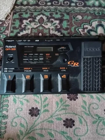 Roland GR-33 guitar synth