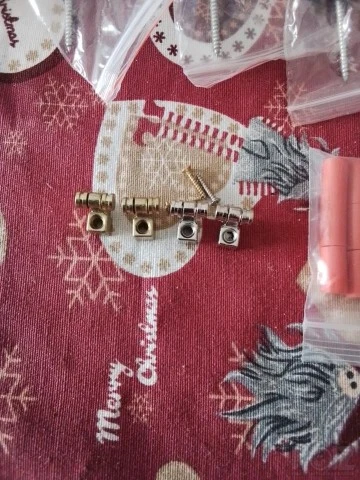 Guitar straps lock new.