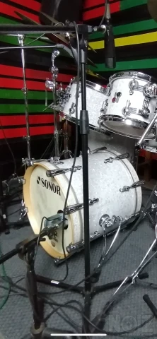 Sonos SQ2 maple 18x16 bass drum