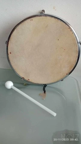 Ταμπουρίνι ξύλινο με δέρμα 21 πόντους