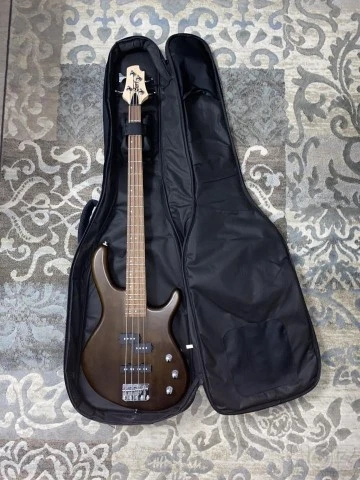 Cort Action bass PJ + θήκη
