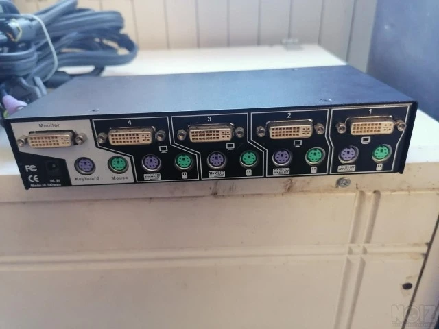 KVM 4 Ports με DVI