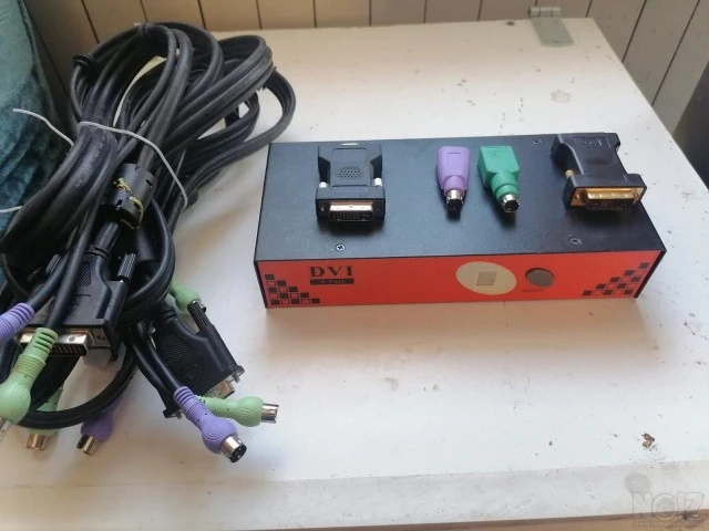 KVM 4 Ports με DVI