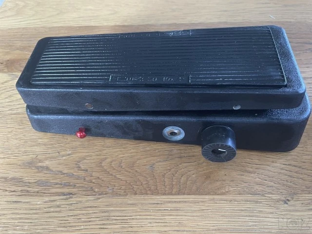 Dunlop Mister Cry Baby Wah Volume with b