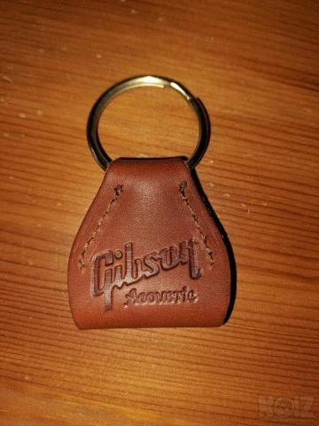 Gibson acoustic μπρελοκ