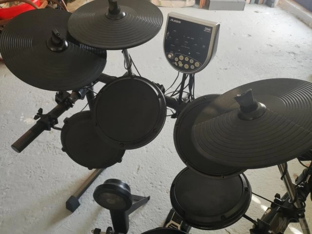 Πώληση ηλεκτρικών drums ALESIS DM6