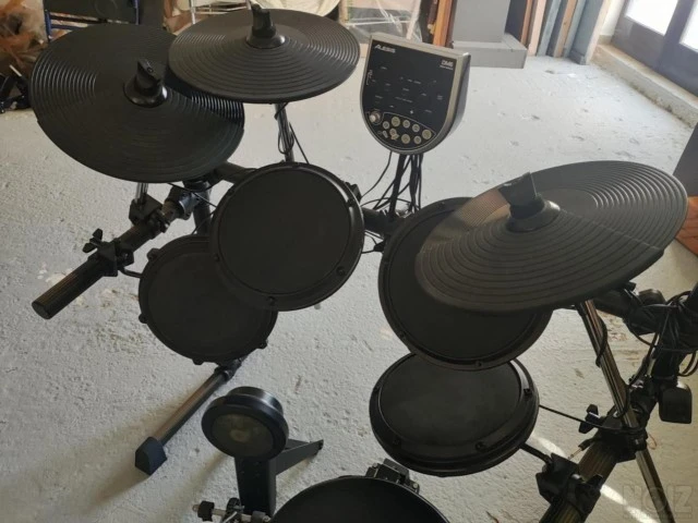Πώληση ηλεκτρικών drums ALESIS DM6