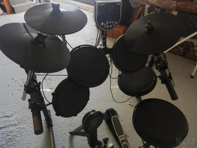 Πώληση ηλεκτρικών drums ALESIS DM6
