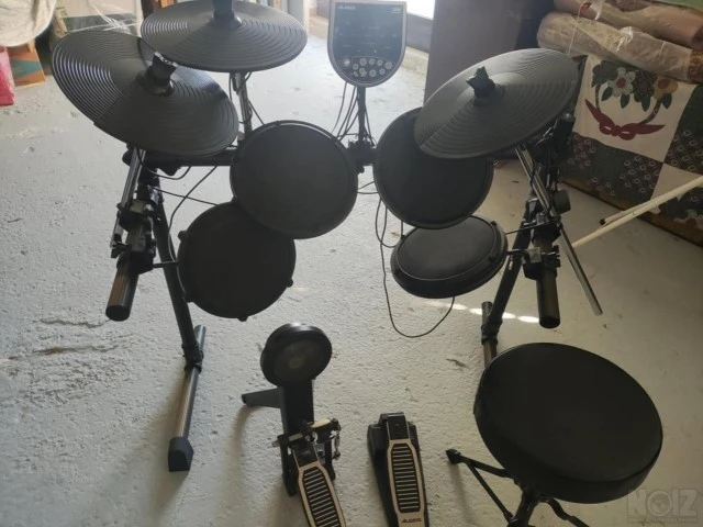 Πώληση ηλεκτρικών drums ALESIS DM6