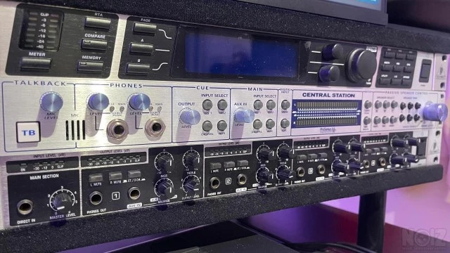 Μηχανήματα απο Studio - Behringer, Preso