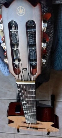 Yamaha NTX 700 ηλεκτροκλασική κιθάρα.