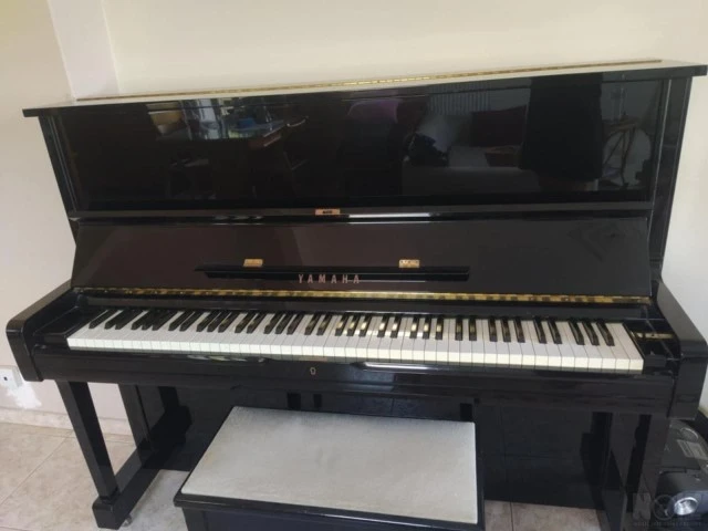Όρθιο πιάνο Yamaha U1