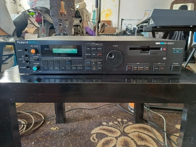 Roland S-220