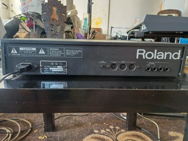 Roland S-220