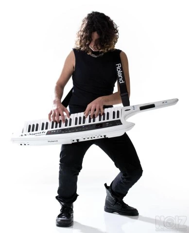 Ζητείται ROLAND AX SYNTH