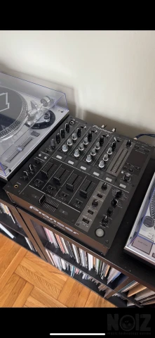 Pioneer DJM-700 Black