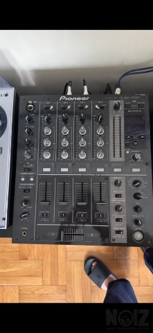 Pioneer DJM-700 Black