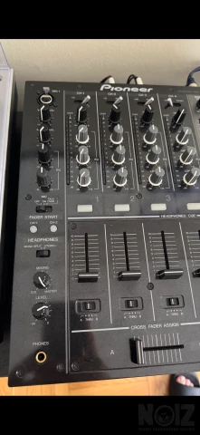Pioneer DJM-700 Black