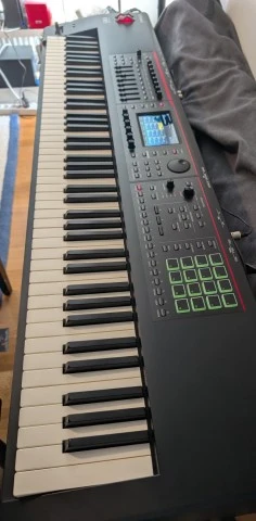 Roland Fantom-08 88-key synthesizer workstation