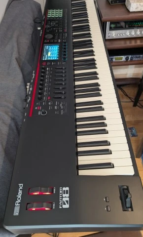 Roland Fantom-08 88-key synthesizer workstation