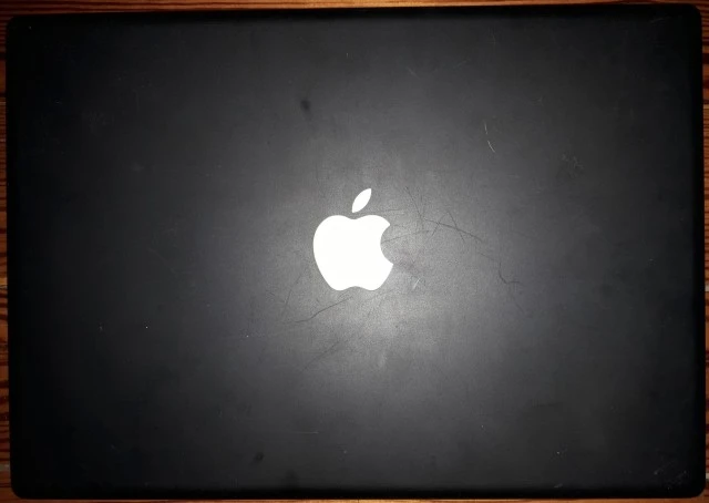 Apple MacBook 2006 13" Model A1181 OS X 