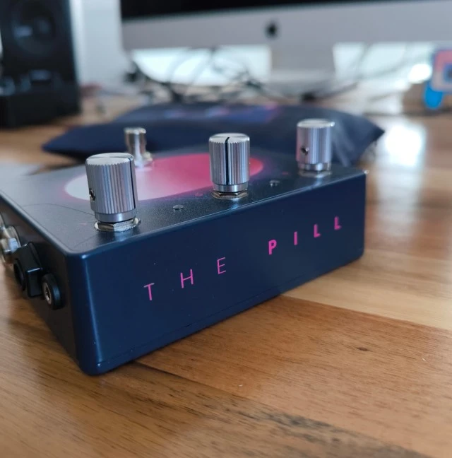 The Pill Stereo Ducking Pedal 
