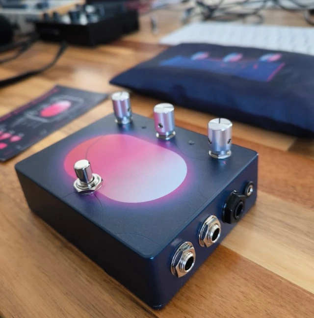 The Pill Stereo Ducking Pedal 