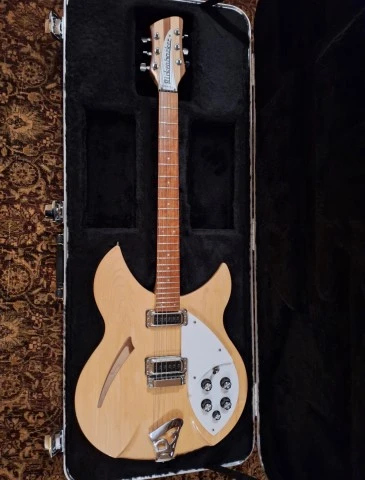 Rickebacker 330