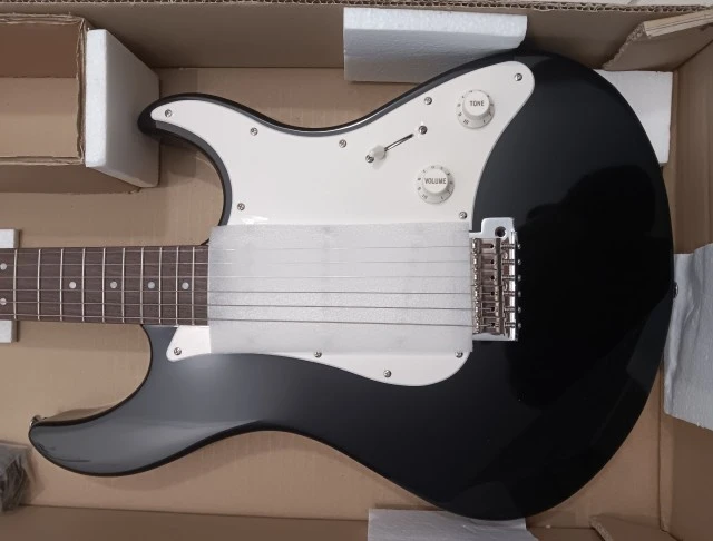 Yamaha EG-303T Black