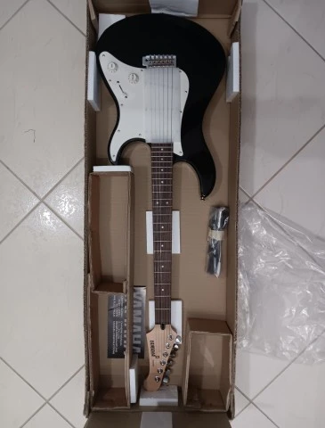 Yamaha EG-303T Black