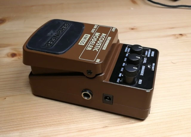 Behringer AM100 (Acoustic Modeller)
