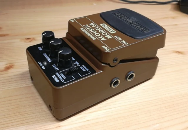 Behringer AM100 (Acoustic Modeller)
