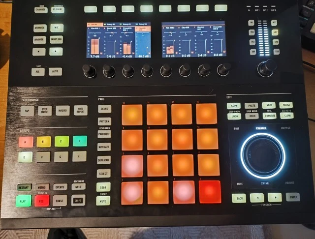 Native Instruments Maschine Studio