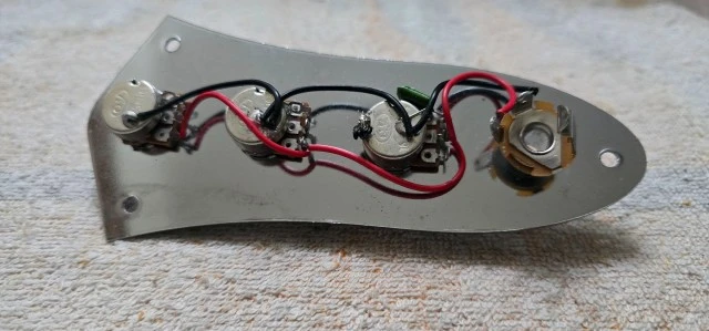 Jazz bass plate πλήρες