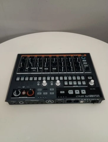 Arturia drumbrute impact ελάχιστα χρησιμ