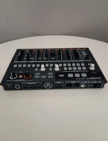 Arturia drumbrute impact ελάχιστα χρησιμ