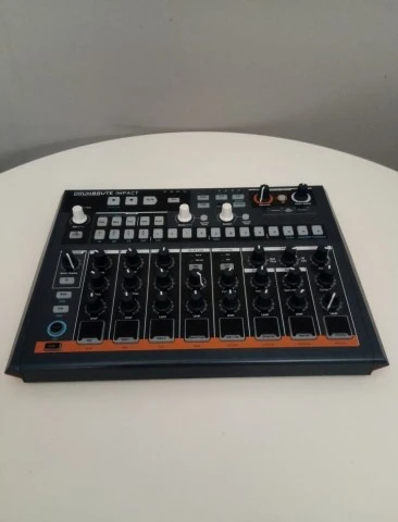 Arturia drumbrute impact ελάχιστα χρησιμ