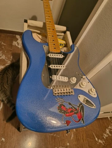 Fender stratocaster 1977 
