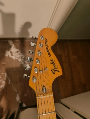 Fender stratocaster 1977 