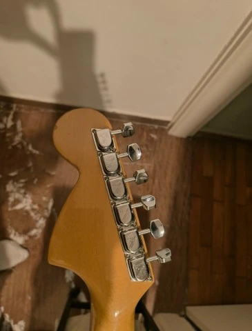 Fender stratocaster 1977 