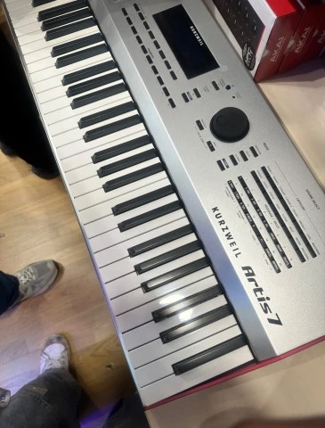 Kurzweil Artis 7 76-Key Professional Sta
