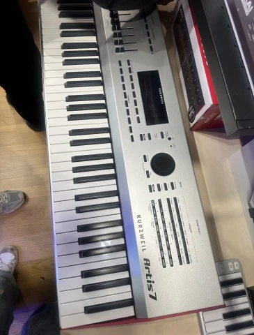 Kurzweil Artis 7 76-Key Professional Sta